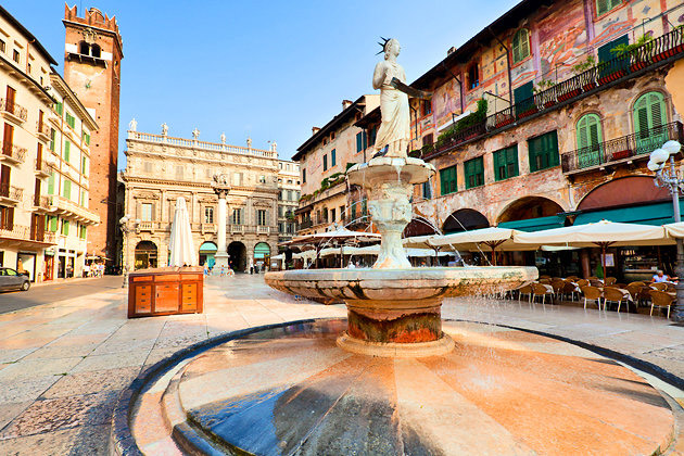 Piazza delle Erbe, monumento di Verona | Alloggio Dimora Elena